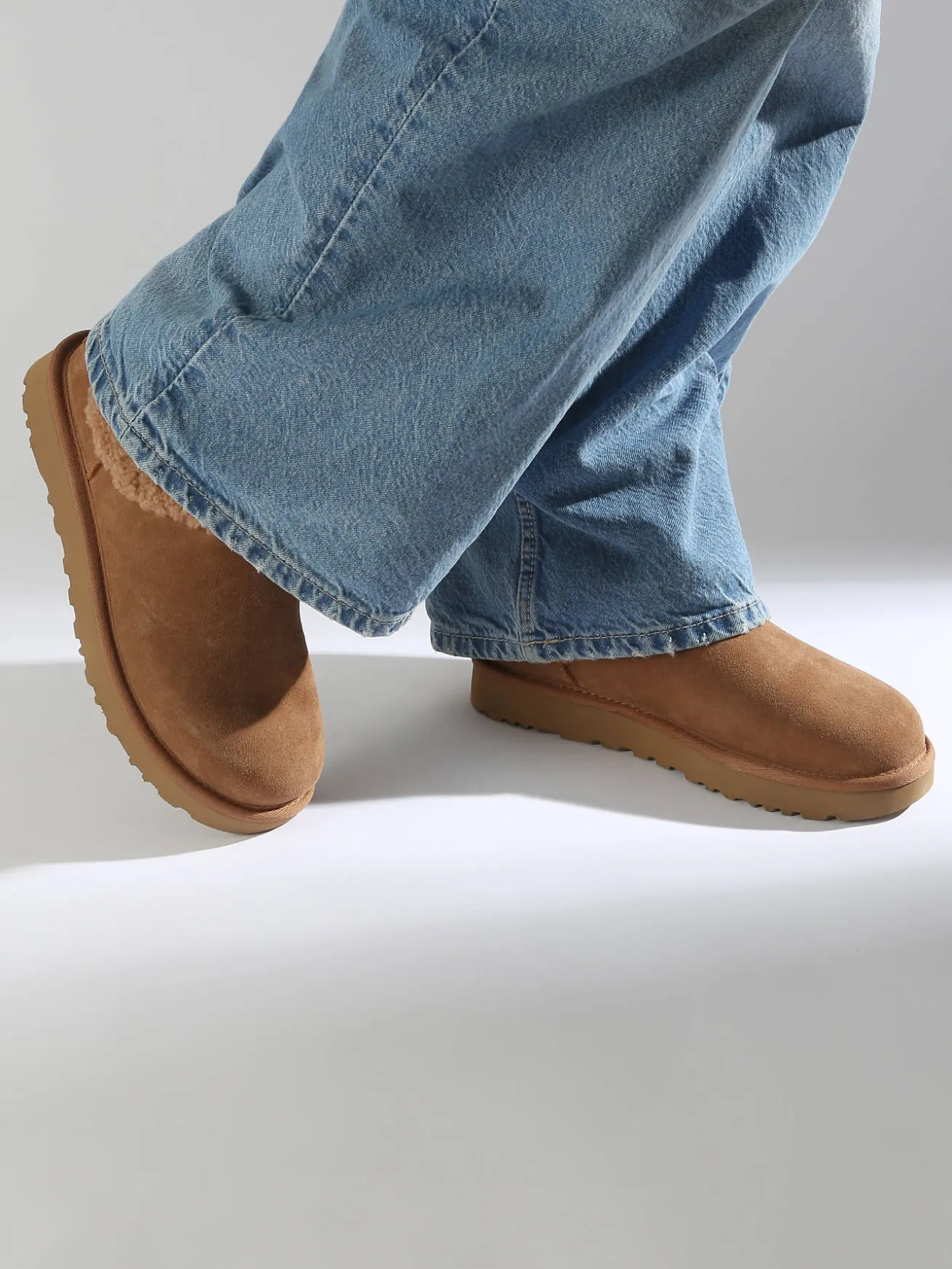 Boots Classic Ultra Mini Maxi Curly en cuir UGG